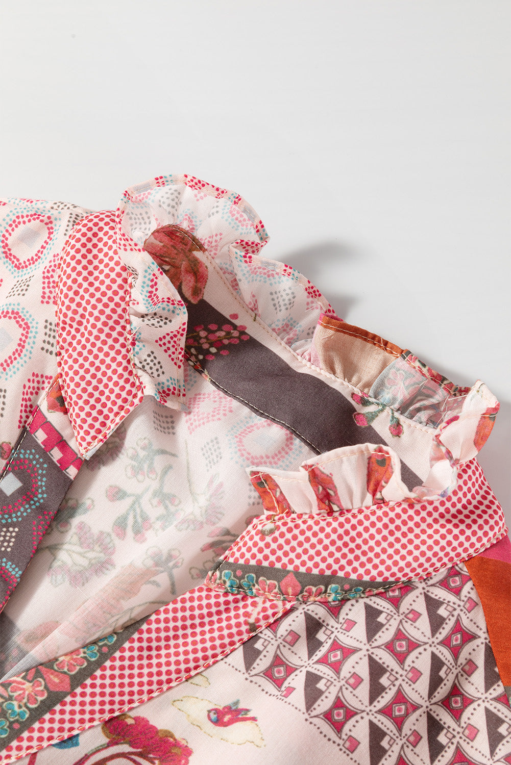 Chemise rouge bohème à imprimé géométrique mixte et manches bouffantes