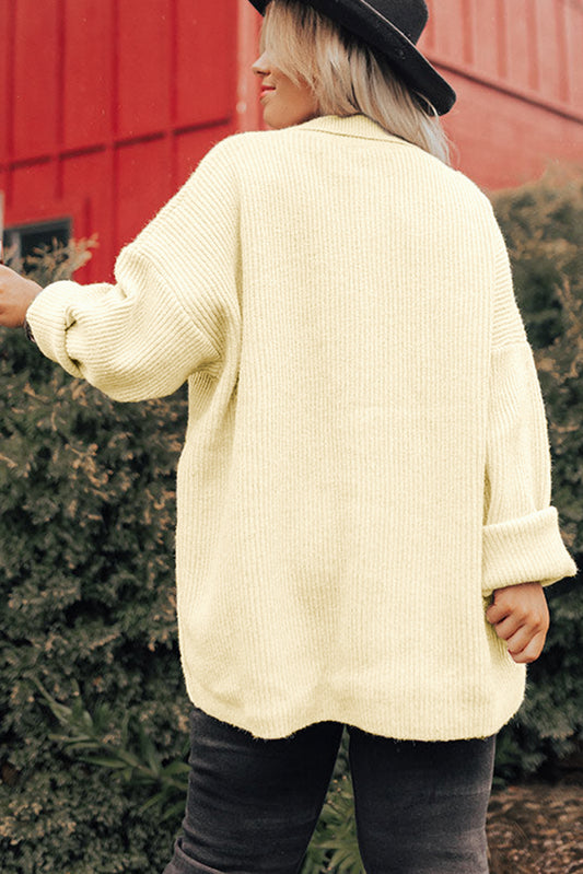 Chaqueta de punto con cuello y bolsillo con solapa de canalé de talla grande en color beige