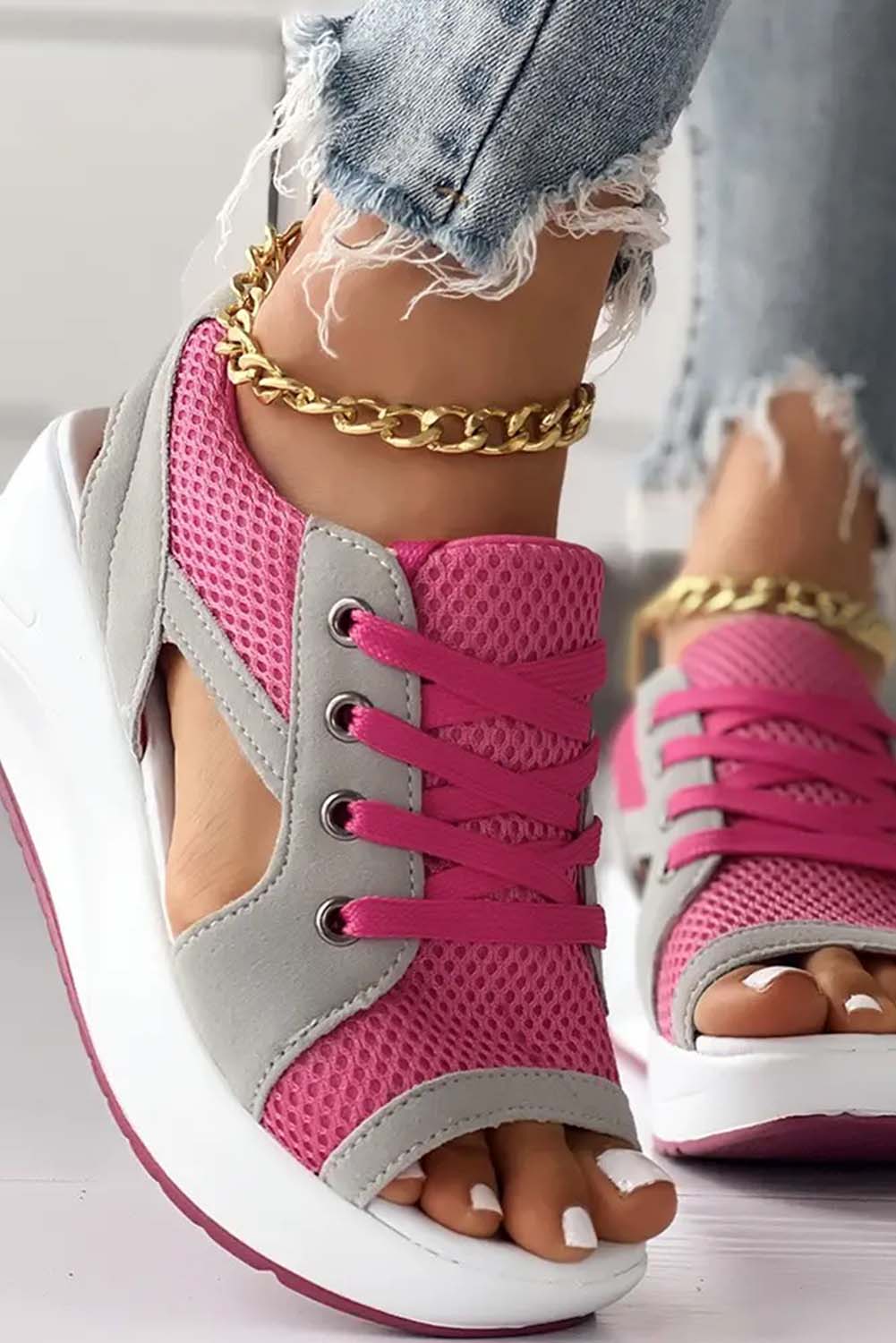 Sandales compensées à lacets et bout ouvert en maille