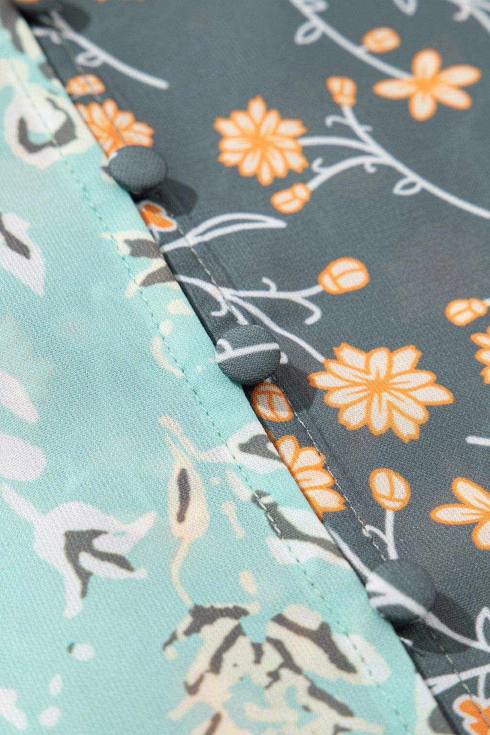 Chemisier vert à manches lanternes et col en V boutonné, motif patchwork floral, grande taille