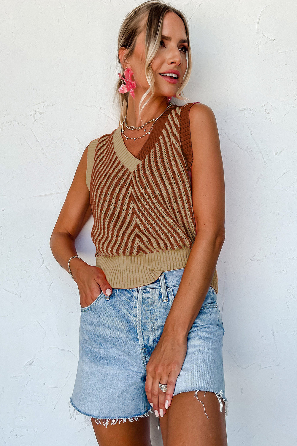 Gilet col V en tricot à chevrons contrastés beige clair