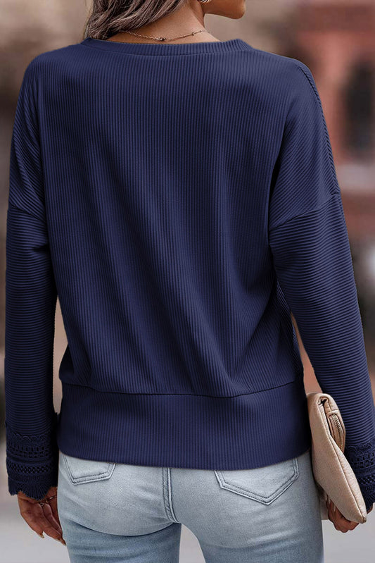 Haut à manches longues et col en V en dentelle texturée côtelée rose