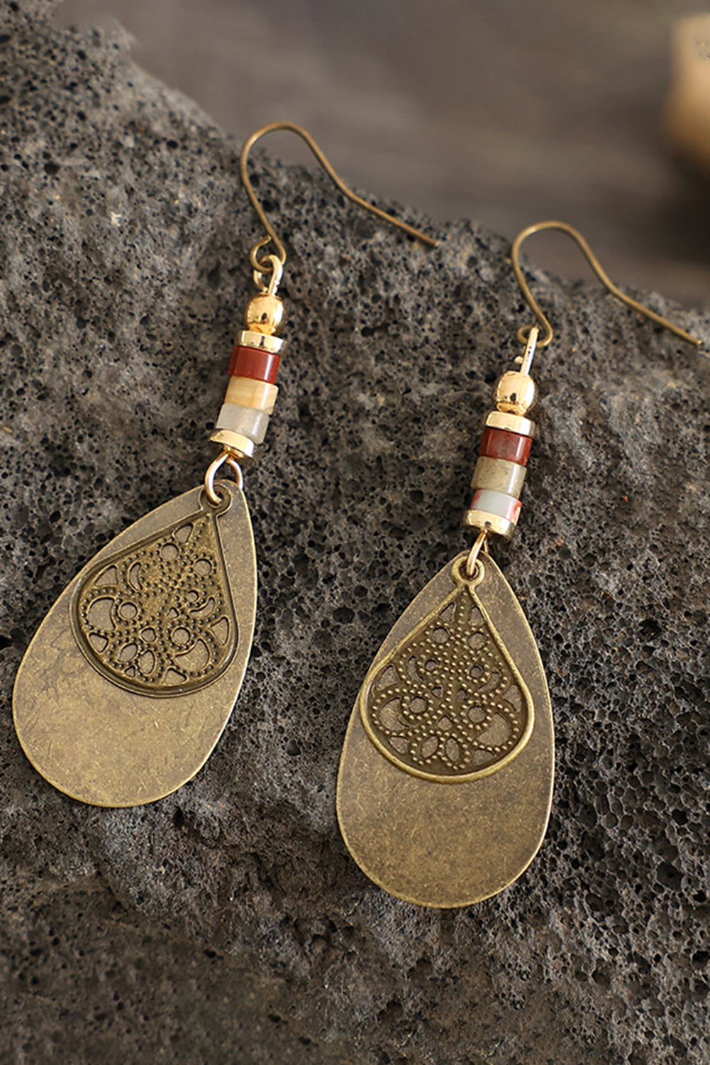 Pendientes de gancho con cuentas de lágrima de cobre vintage