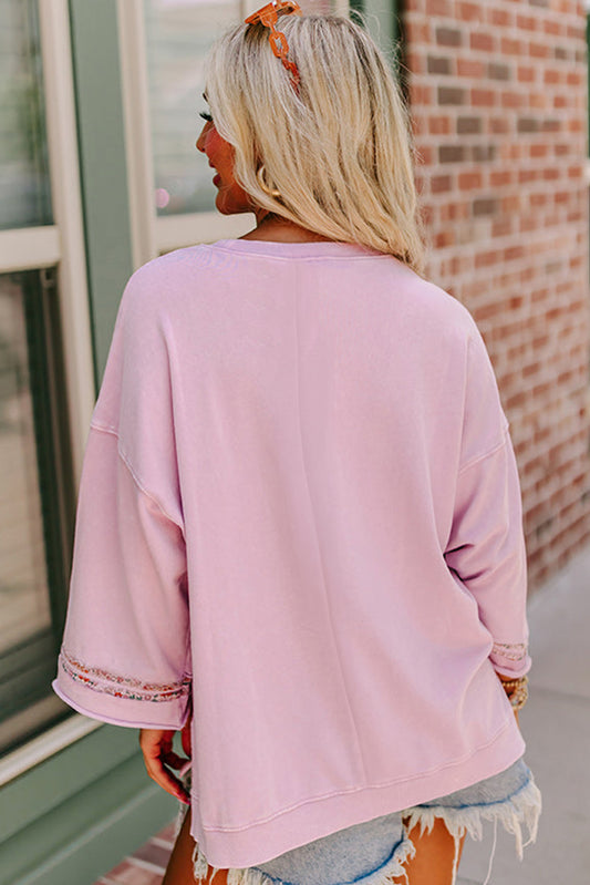 Haut décontracté rose clair à manches larges et épaules tombantes, motif floral et symbole de la paix