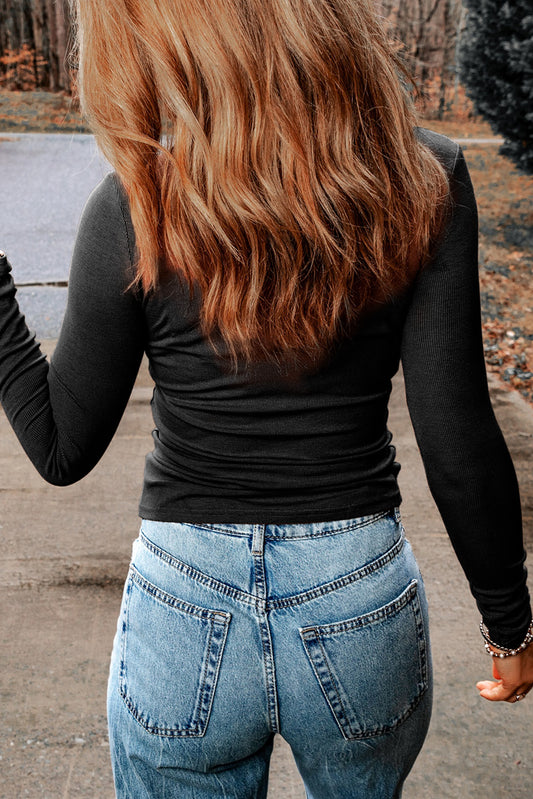 Haut noir côtelé à manches longues et découpes Peekaboo