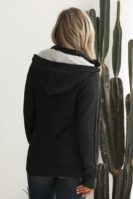 Cardigans noirs à manches longues et à capuche boutonnés