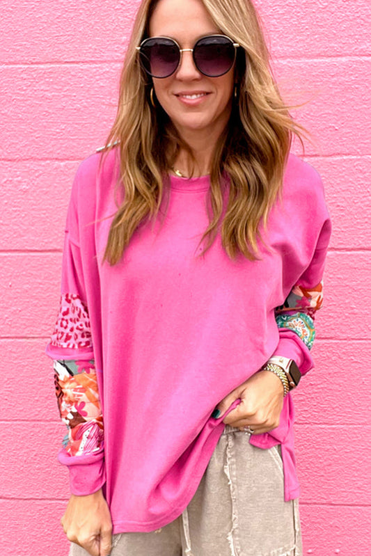 Pull-over rose à imprimés variés et épaules tombantes