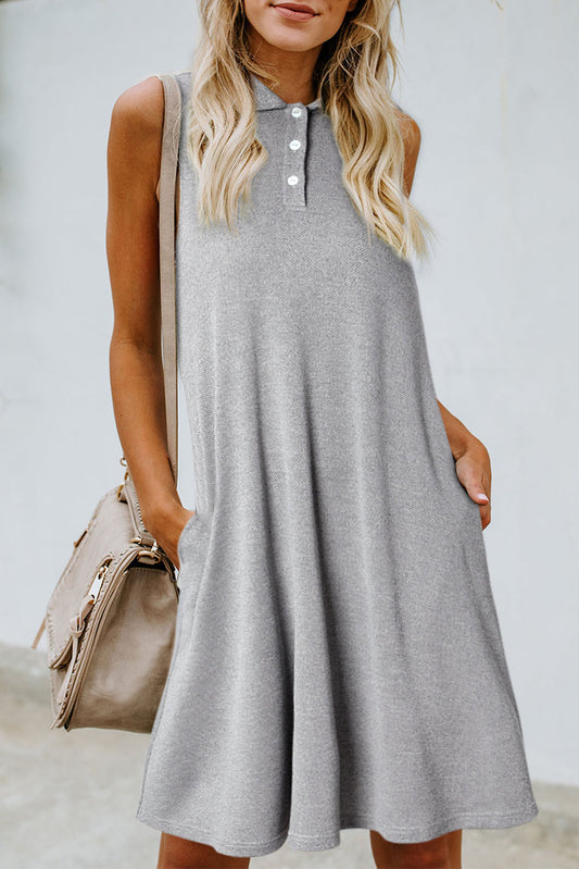 Vestido polo sin mangas con cuello y botones