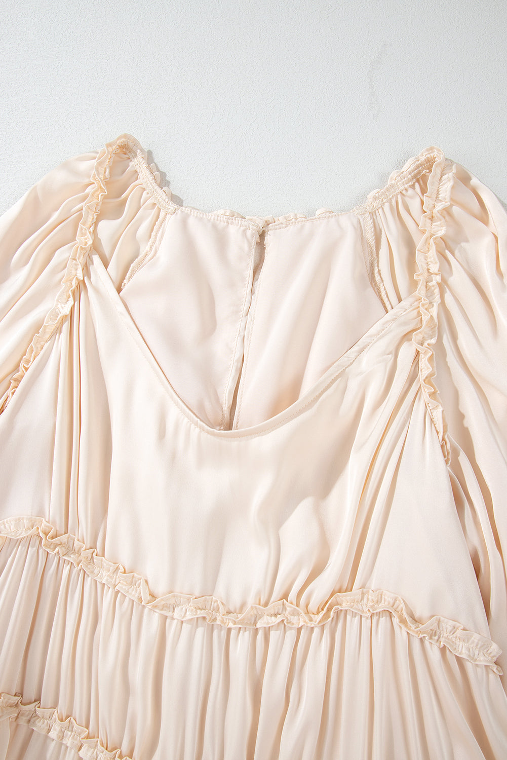 Mini-robe ample à volants superposés et manches bouffantes, couleur abricot