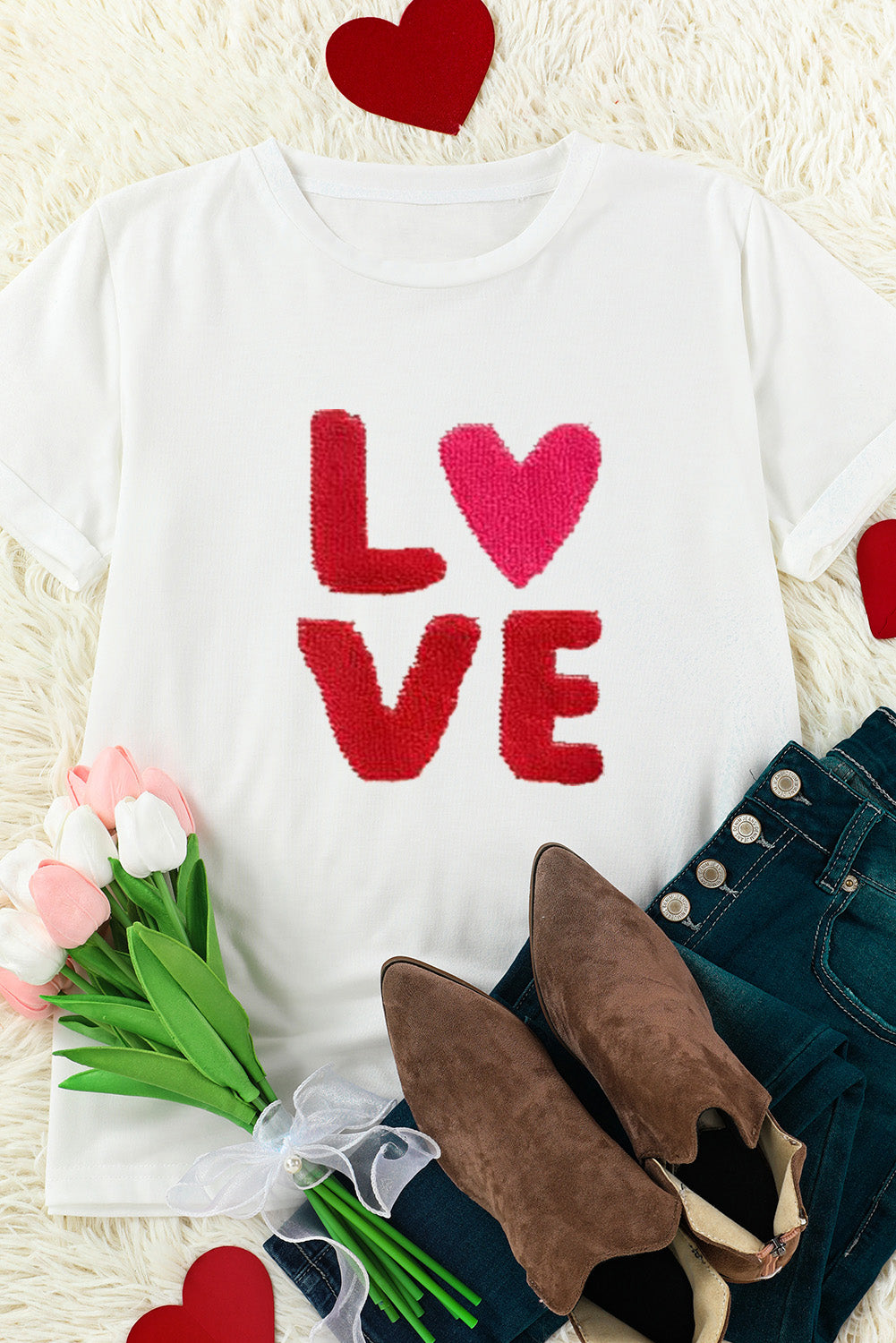 T-shirt graphique de Saint-Valentin avec cœur blanc LOVE