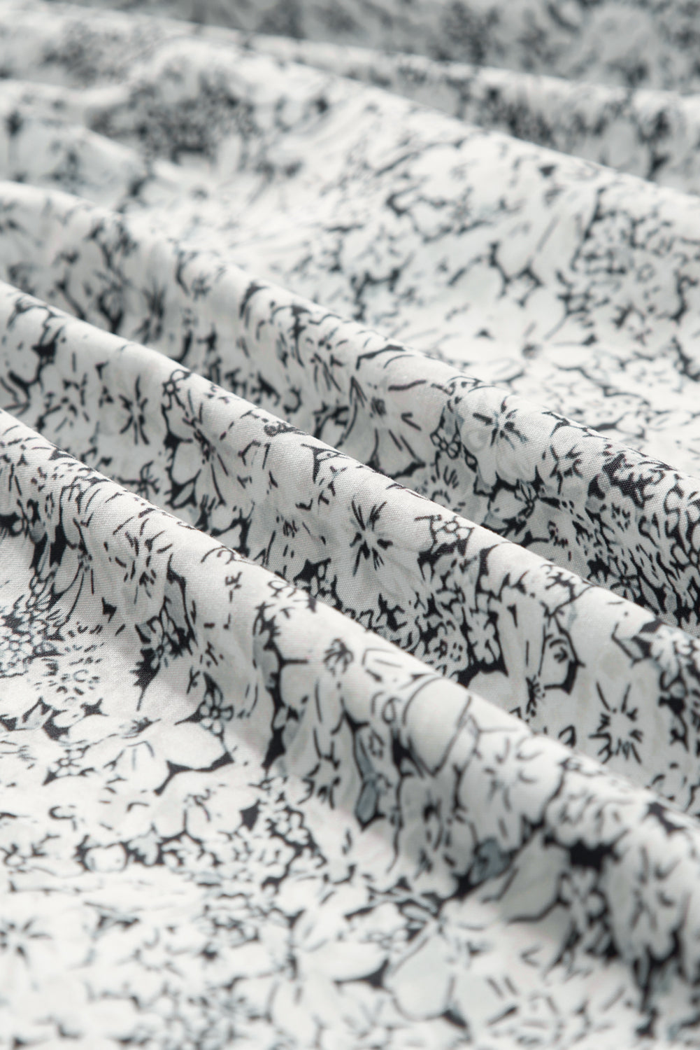 Robe courte grise à imprimé floral, dos nu, manches ballon, col carré