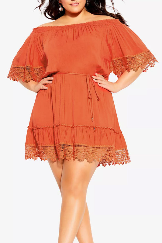 Vestido con hombros descubiertos y cinturón con detalle de crochet de talla grande