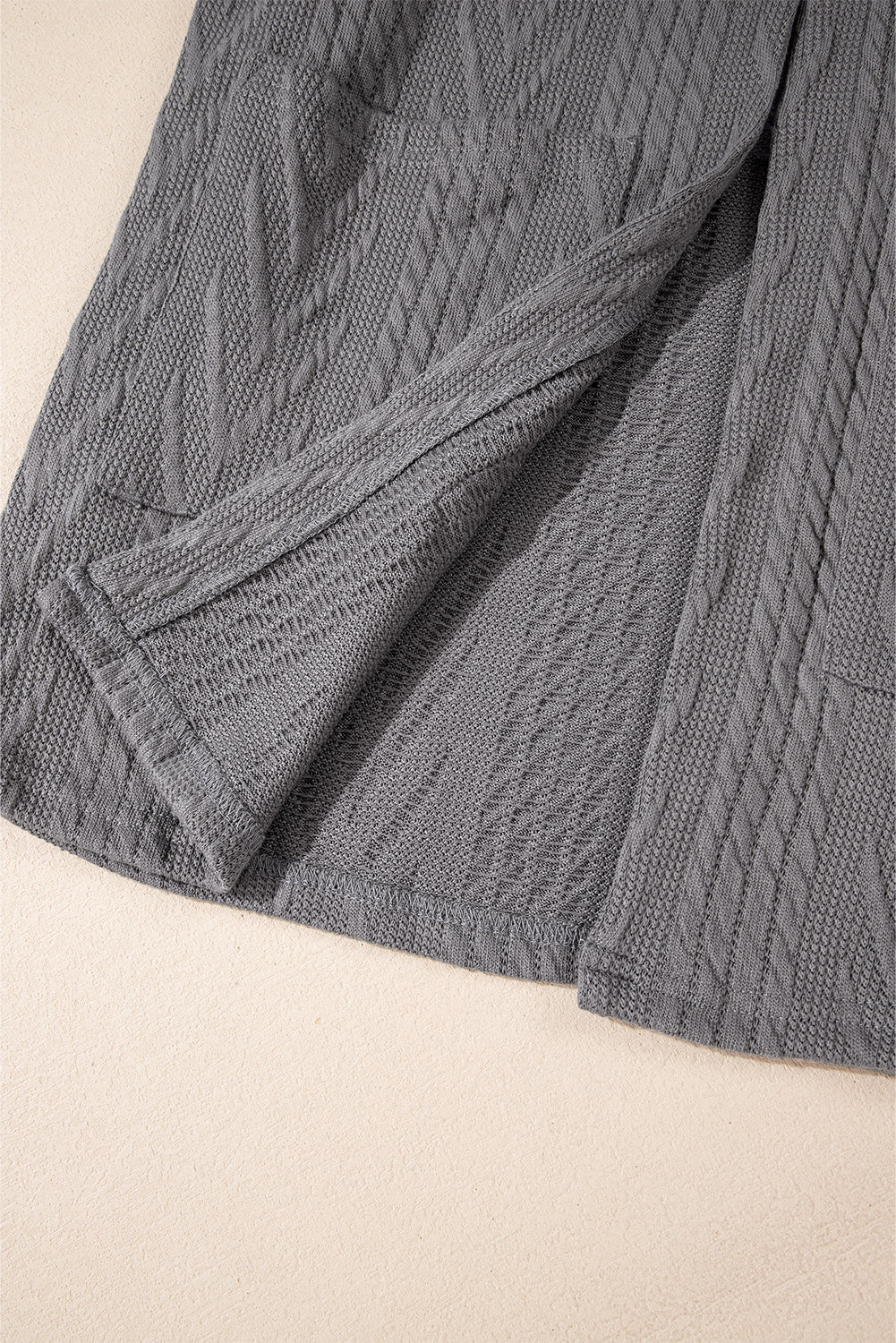 Cardigan gris moyen uni texturé ouvert sur le devant avec poche