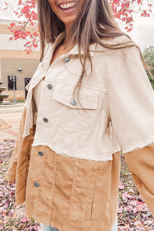 Chaqueta caqui con bolsillos con solapa y pana de cambray con bloques de color en dos tonos