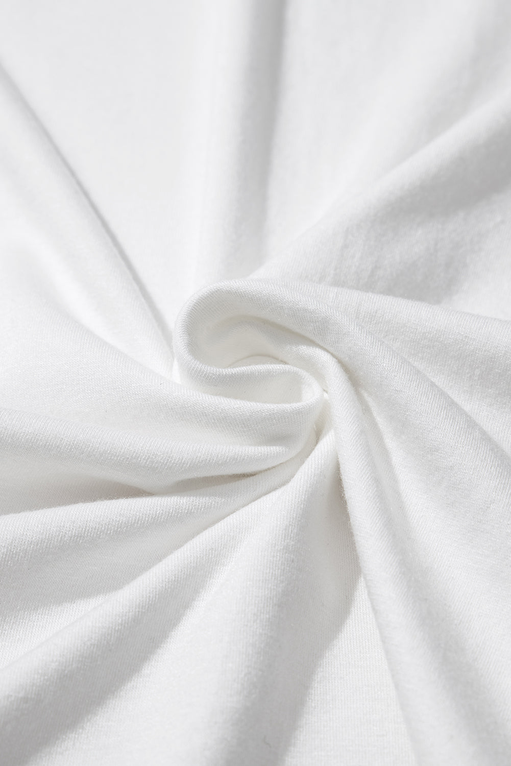 Haut blanc à manches courtes et col rond brodé