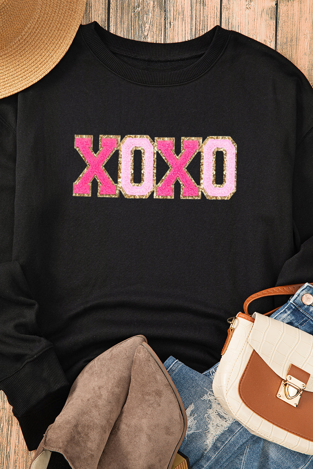 Sweat-shirt de Saint-Valentin à épaules tombantes et patchs XOXO en chenille noire