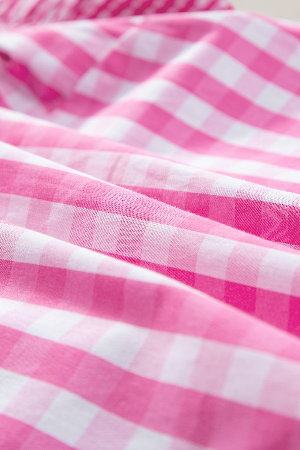 Chemisier à carreaux rouge rose, manches à volants et col à volants