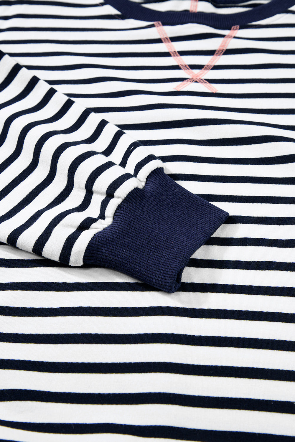 Sweat-shirt ample à rayures blanches et blocs de couleurs avec coutures apparentes