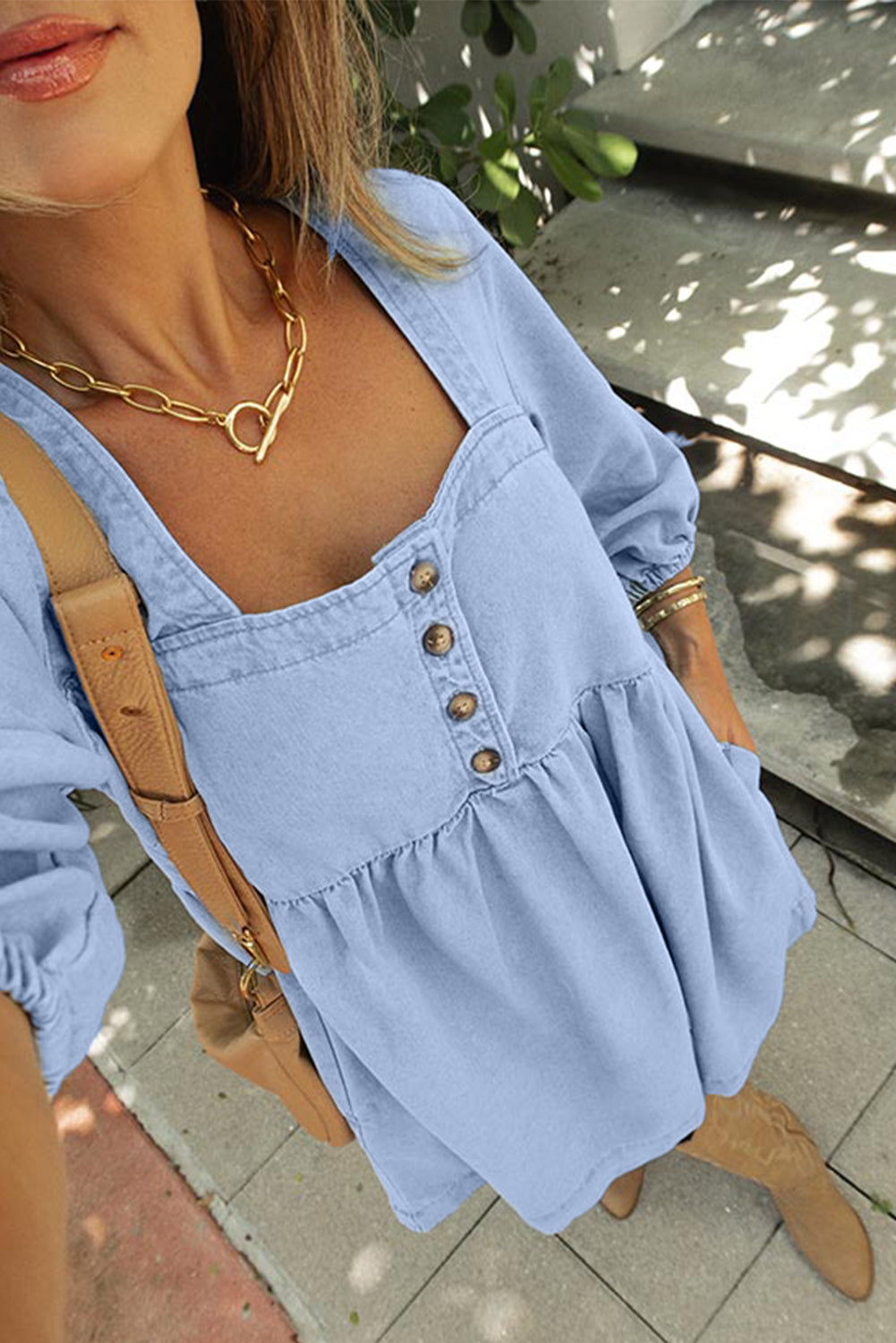 Robe mini babydoll à col carré et boutons en denim bleu Beau