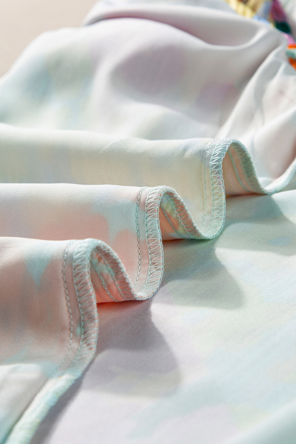 Chemisier froissé à col en V et manches flottantes à imprimé léopard multicolore