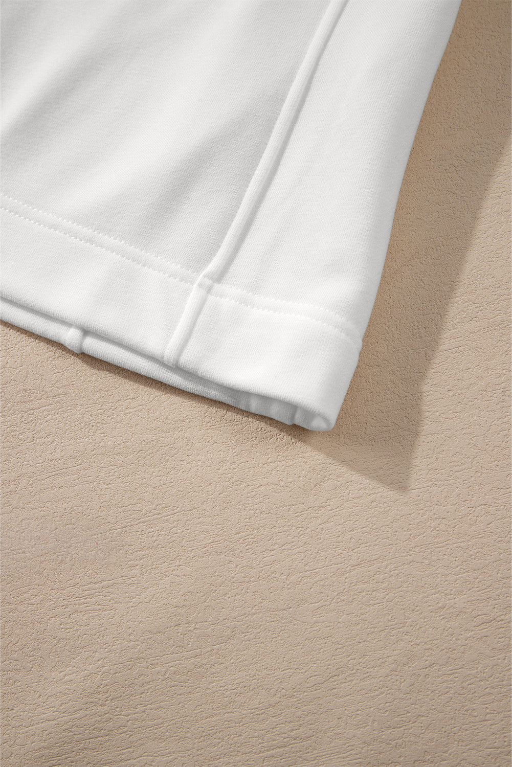 Sweat-shirt blanc à col zippé et épaules tombantes