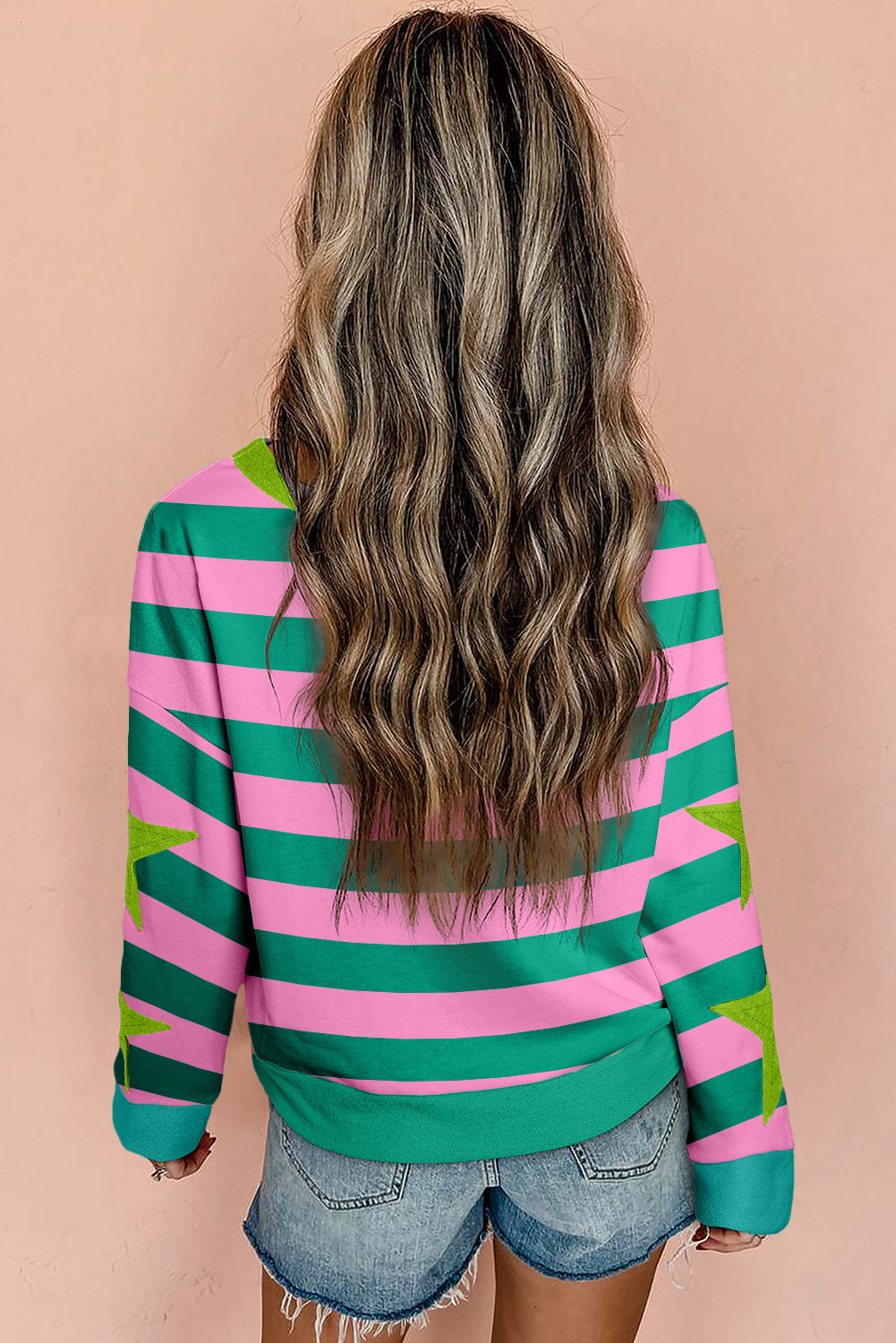 Sweat-shirt à col rond et rayures roses à motif patchwork d'étoiles