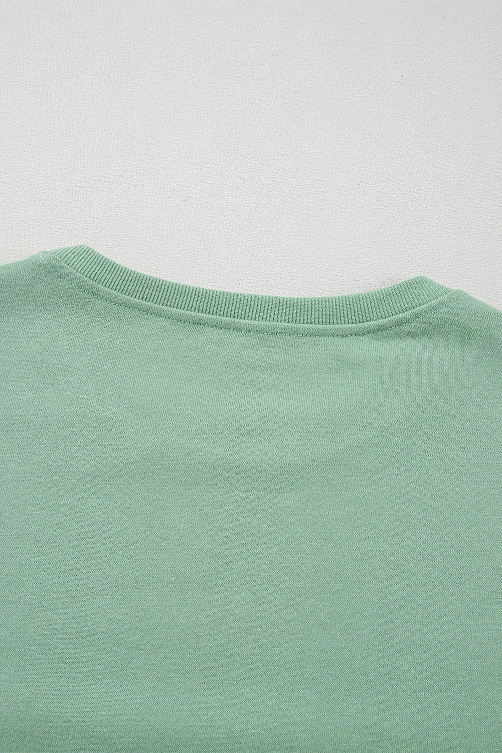 Sweat-shirt ample à col rond et manches rayées arc-en-ciel Moonlight Jade