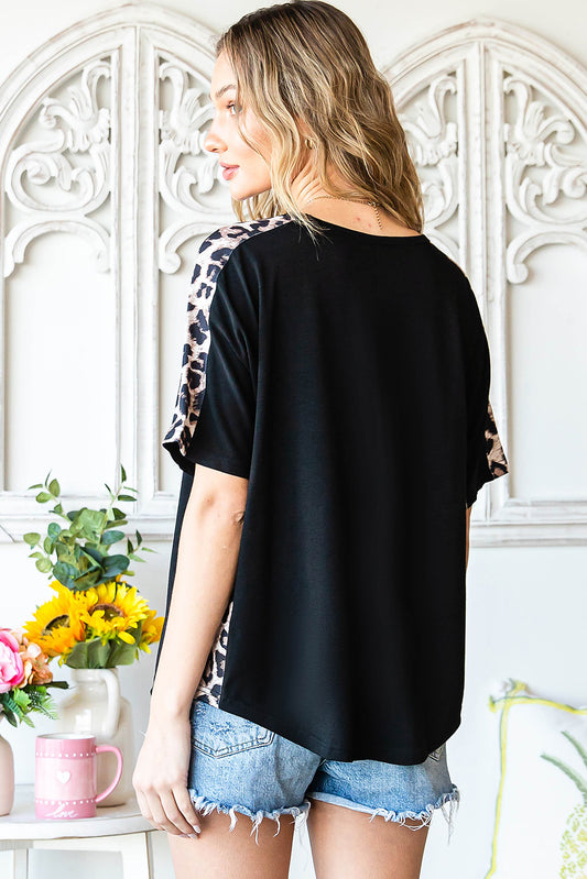 T-shirt à manches courtes et col rond avec imprimé léopard