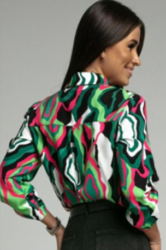 Chemise verte à imprimé abstrait et manches retroussées avec poche poitrine