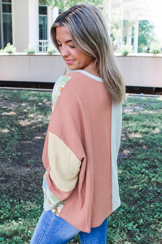 Pull-over à blocs de couleurs gaufré et patchwork floral rose