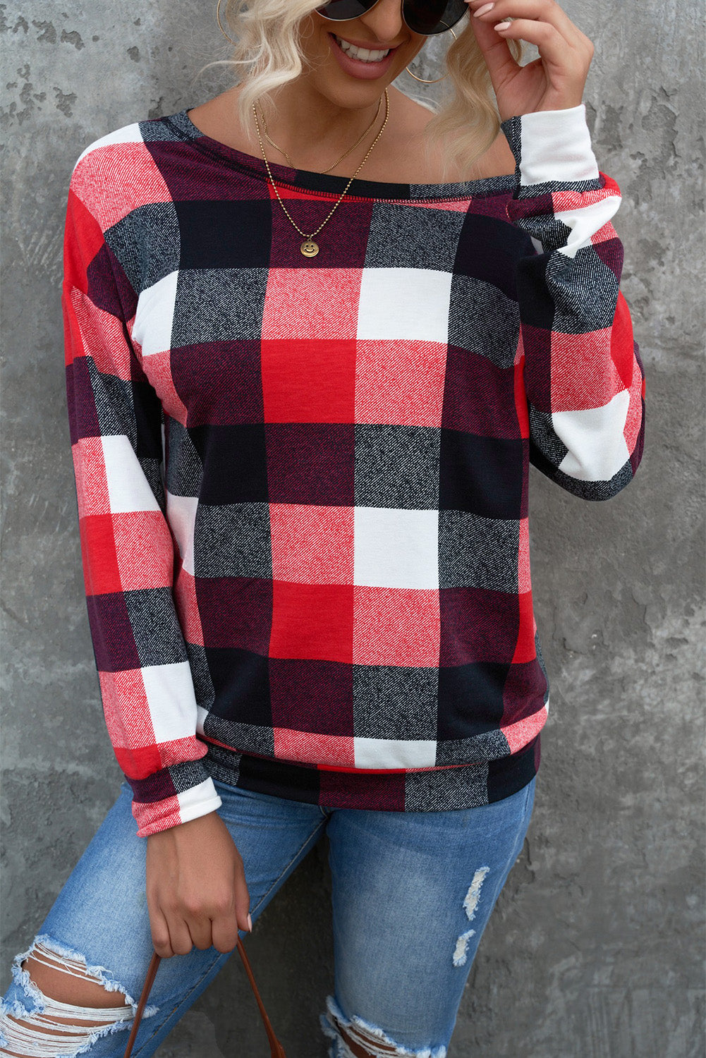 Top de manga larga a cuadros con cuello redondo