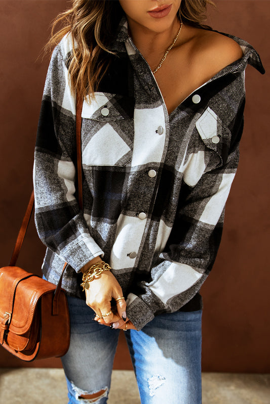 Abrigo estilo camisa con botones y estampado de cuadros caqui con bolsillo