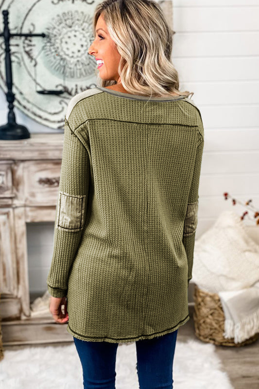 Top de manga larga con botones y parche en el codo tipo gofre