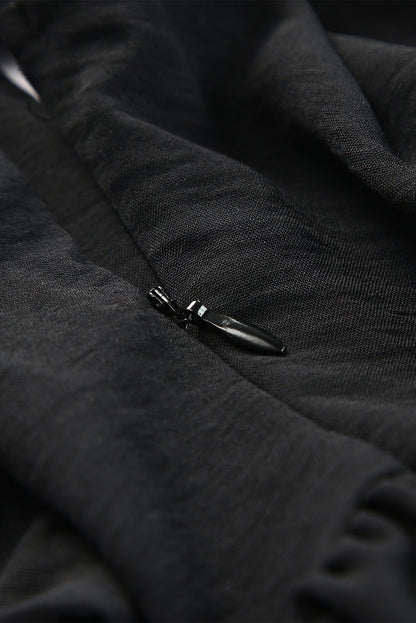 Mini-robe à volants, col en V et dos froncé