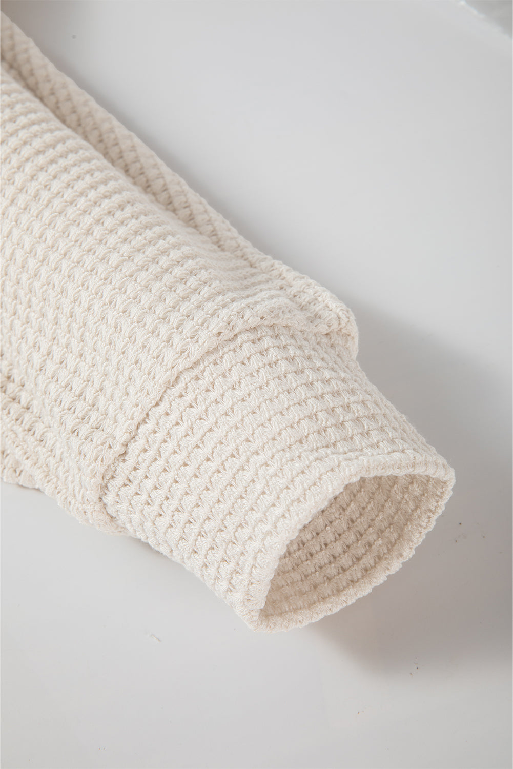 Haut oversize en tricot gaufré abricot à manches chauve-souris fendues