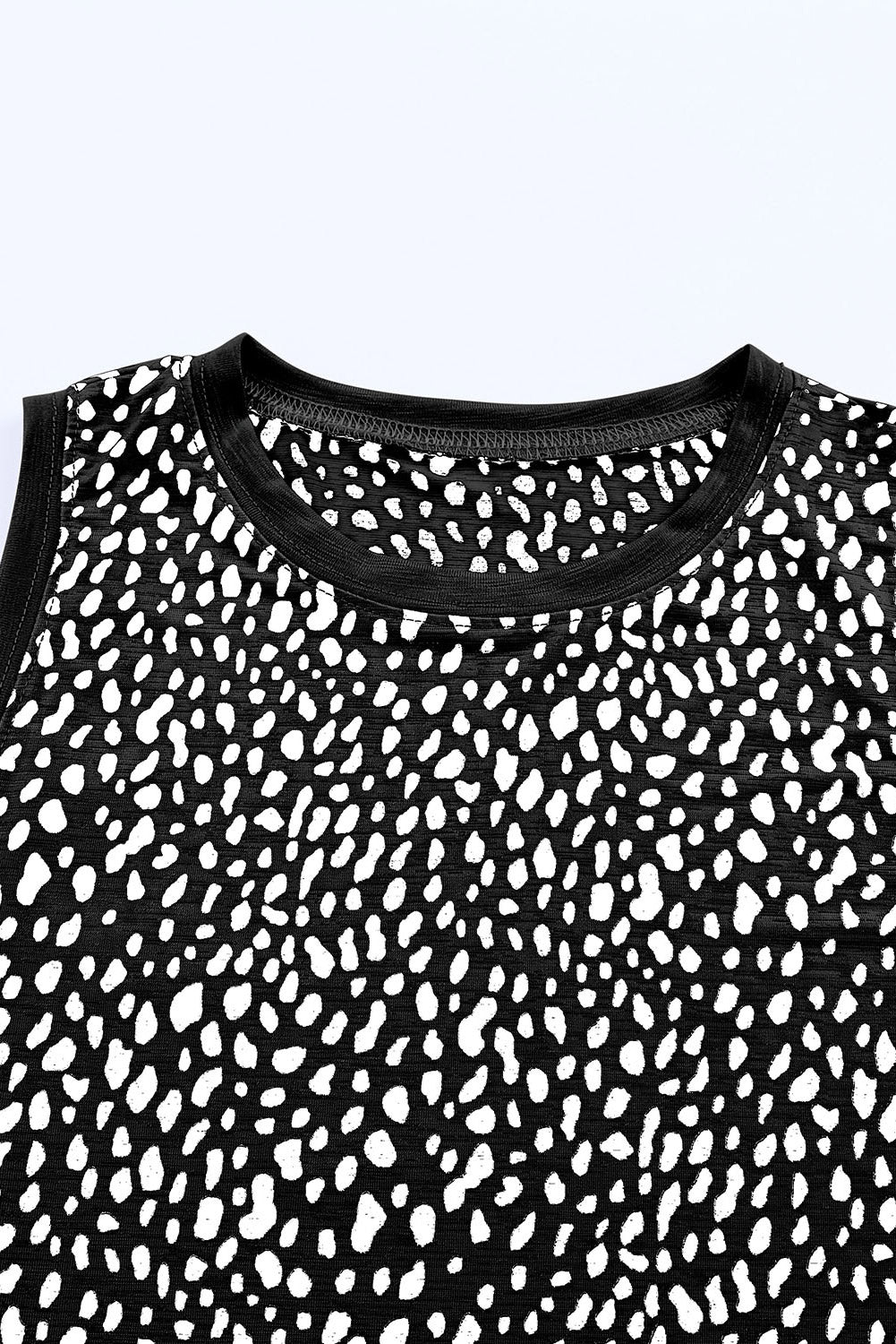 Blusa de guepardo con cuello con volantes y mangas 3/4 de color caqui 