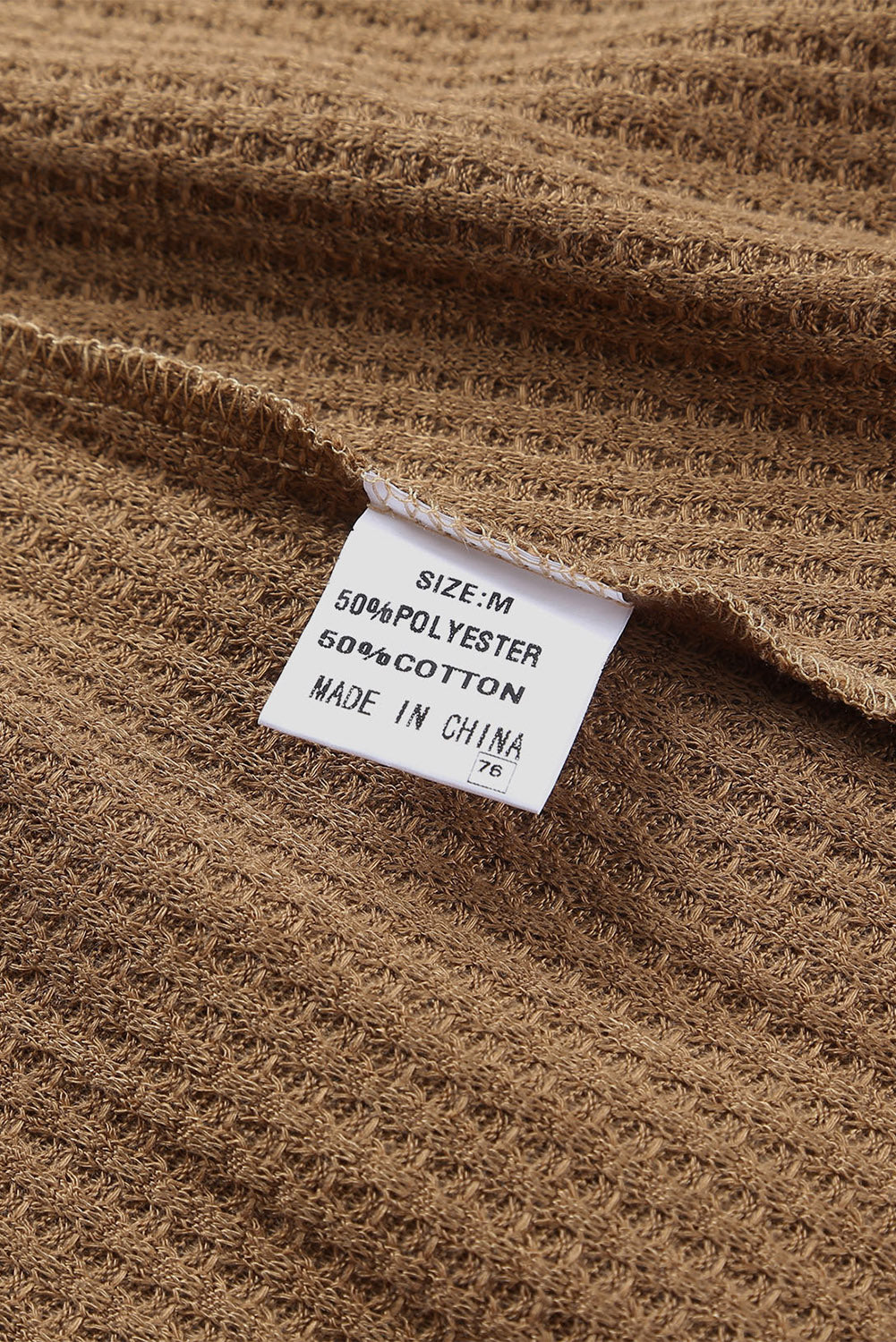 Top de manga larga con botones de punto tipo gofre marrón 