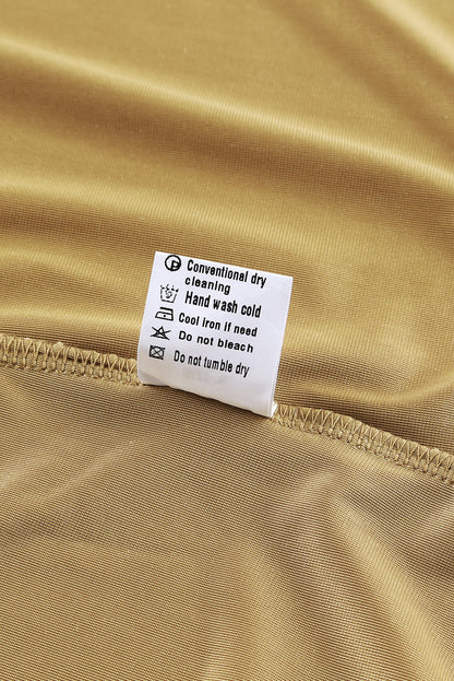 Manteau long en velours jaune avec poches ouvertes sur le devant