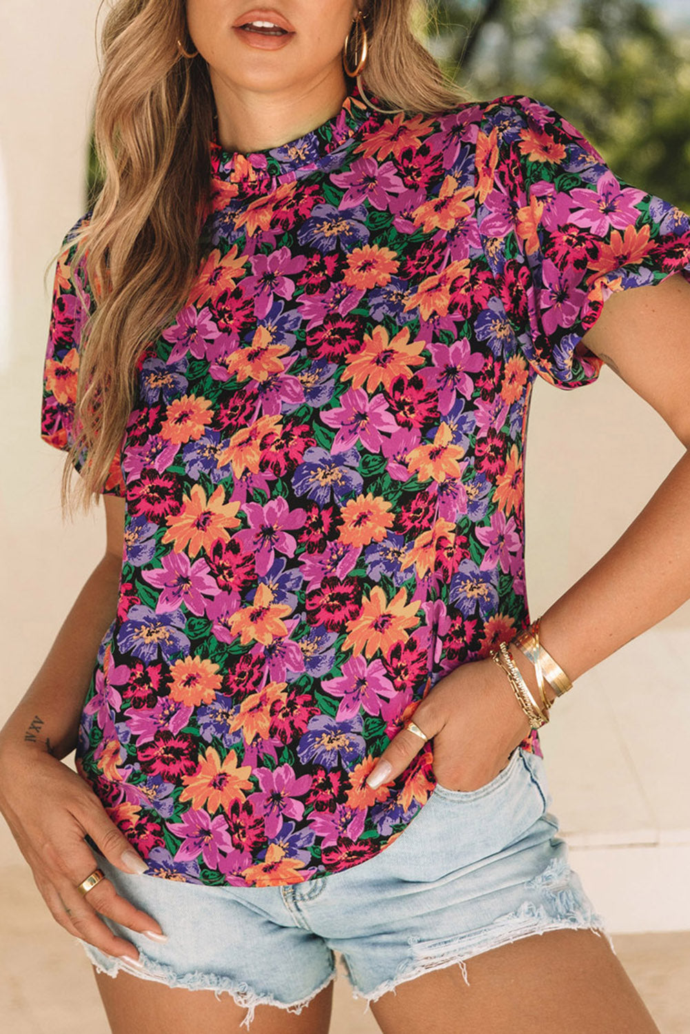 Blusa con cuello redondo y manga abullonada con estampado floral multicolor 