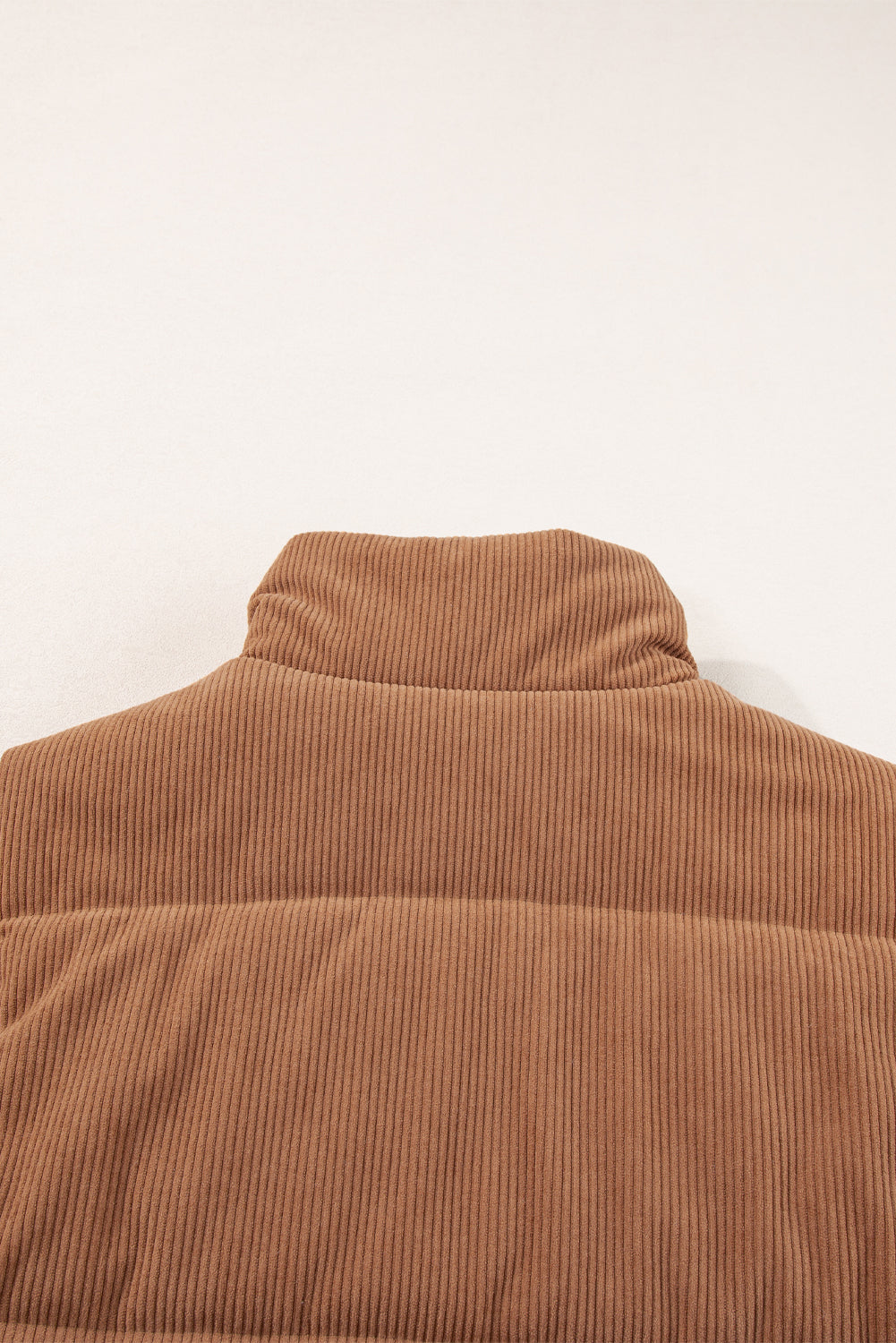 Gilet matelassé zippé en velours côtelé café à col montant
