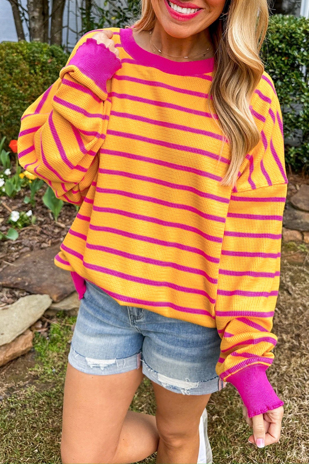 Pull ample à rayures orange, col rond, épaules tombantes