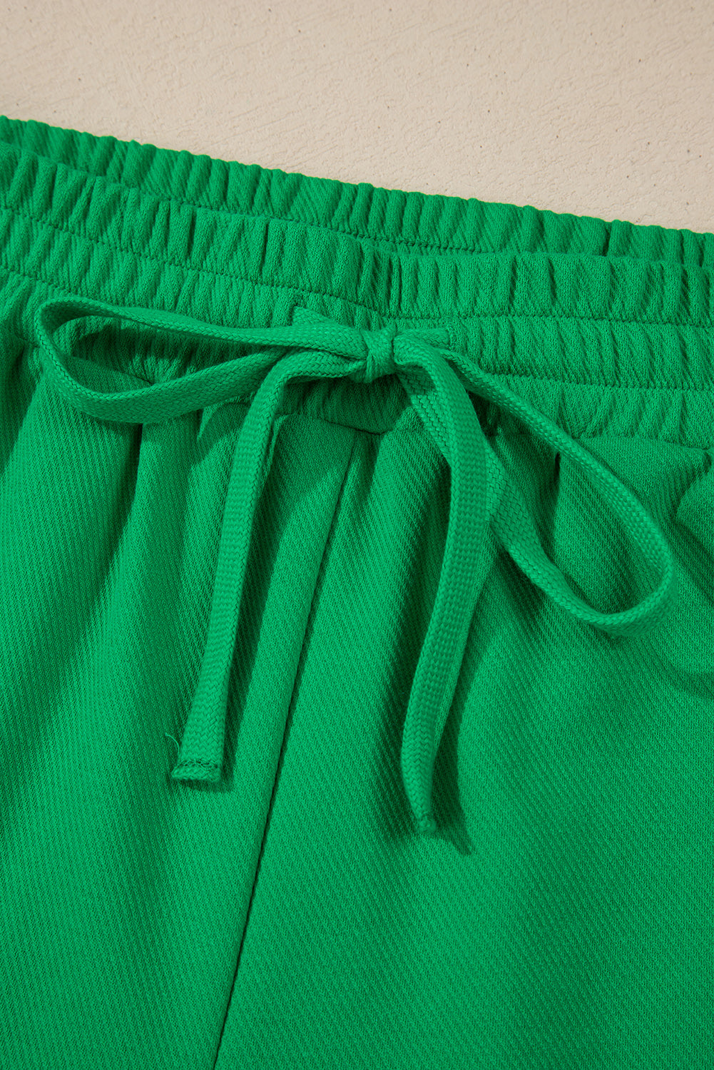 Ensemble t-shirt ras du cou et short texturés bicolores vert vif