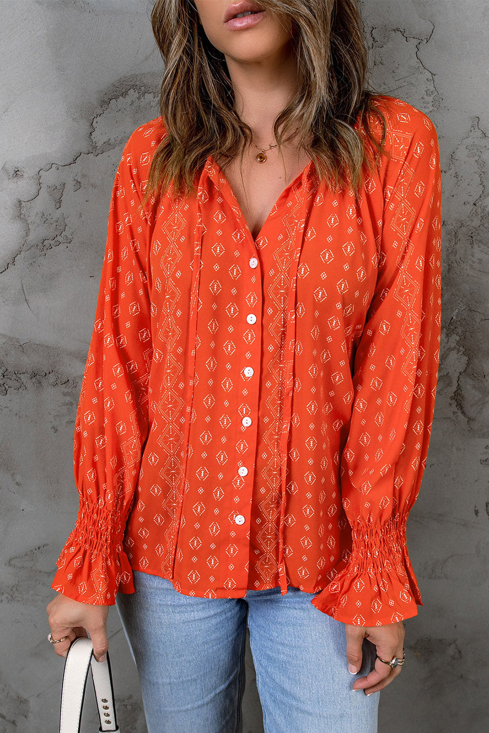 Blusa con botones y cuello en V con estampado floral 