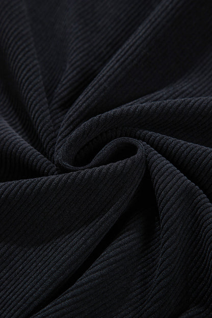 Veste-chemise noire en velours côtelé avec capuche et poches à cordon