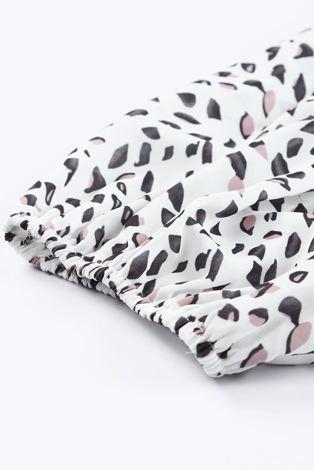 Blusa con hombros descubiertos y talla grande con manchas de guepardo