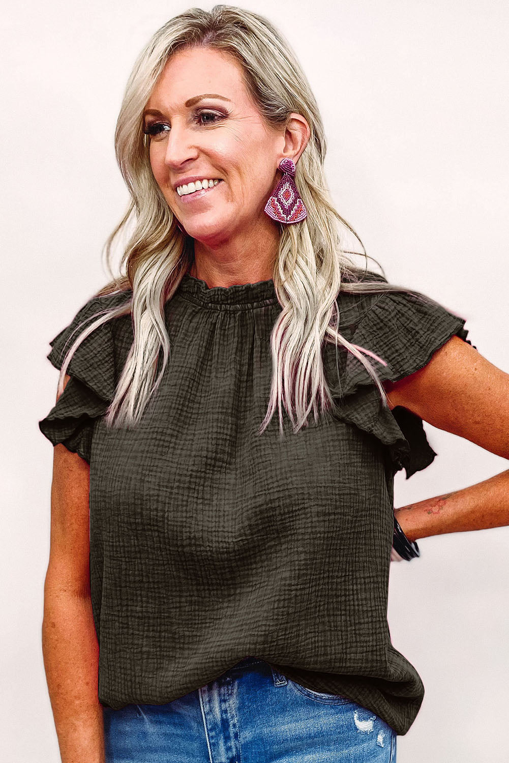 Chemisier texturé à manches flottantes et col à volants 