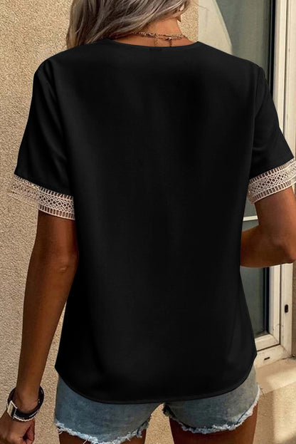 Chemisier à manches courtes et col en V avec bordure en dentelle