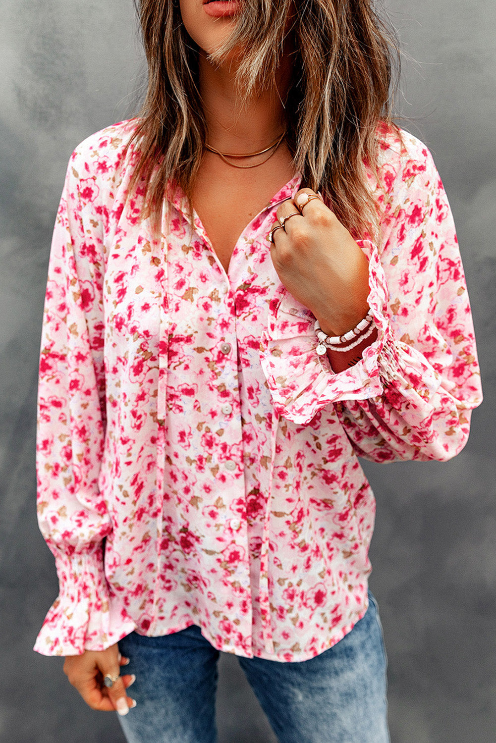Blusa con botones y cuello en V con estampado floral 