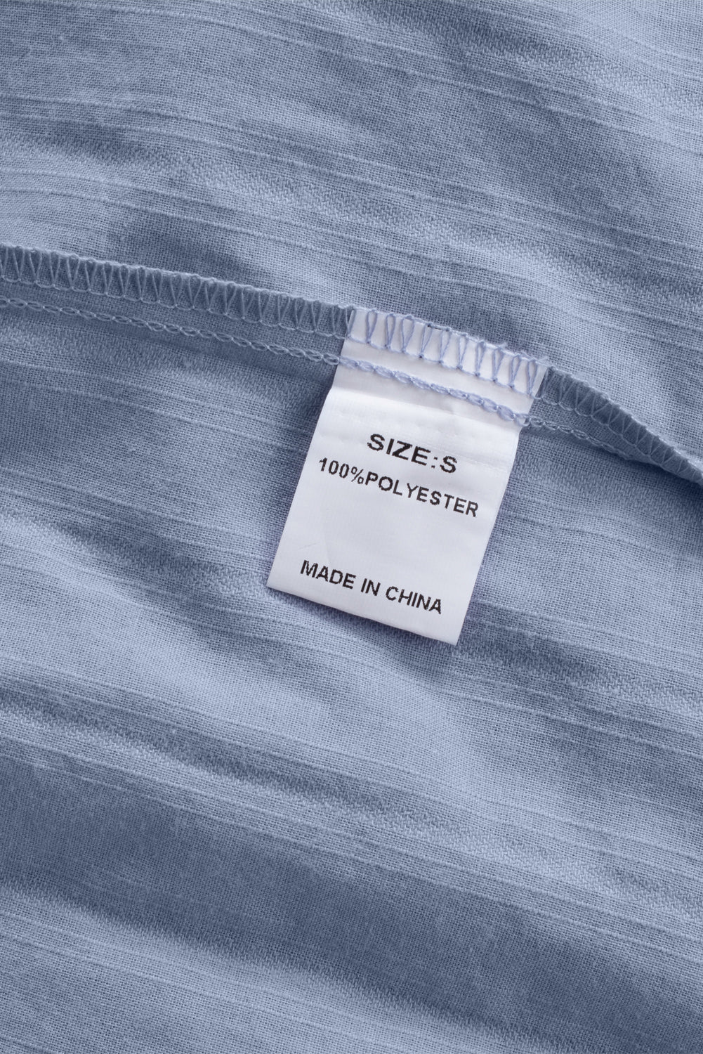 Camisa con botones texturizados y bolsillos