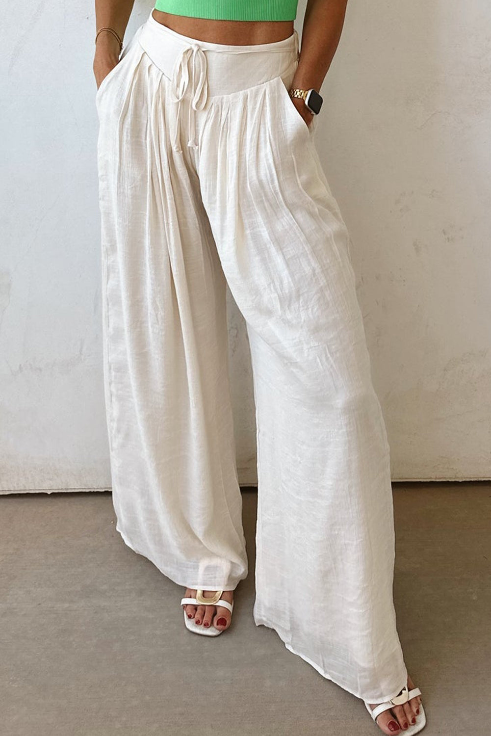 Pantalon large plissé blanc décontracté à taille nouée